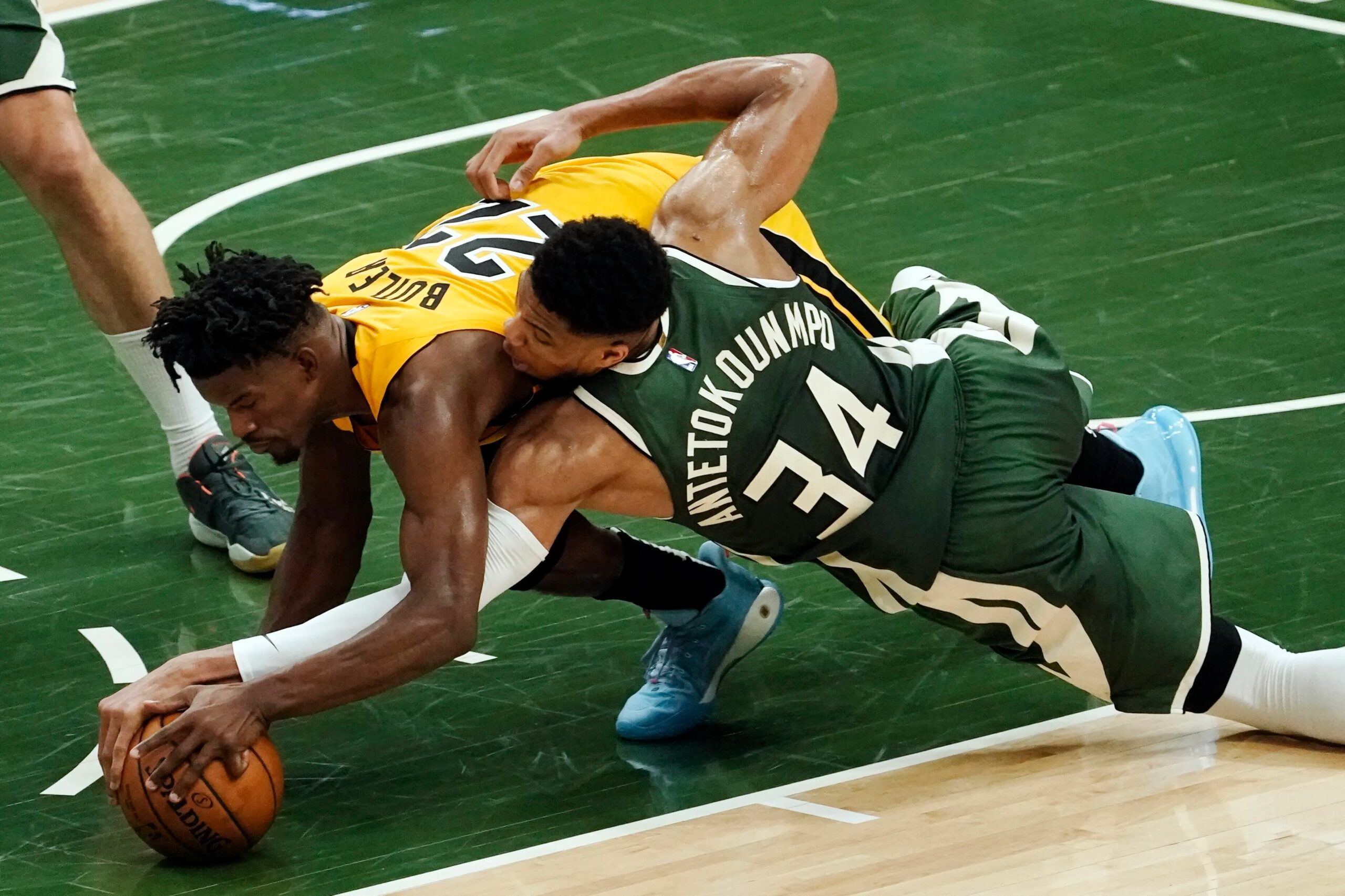 Milwaukee Bucks: Giannis’ Tough Battle Pre-Hornets Clash