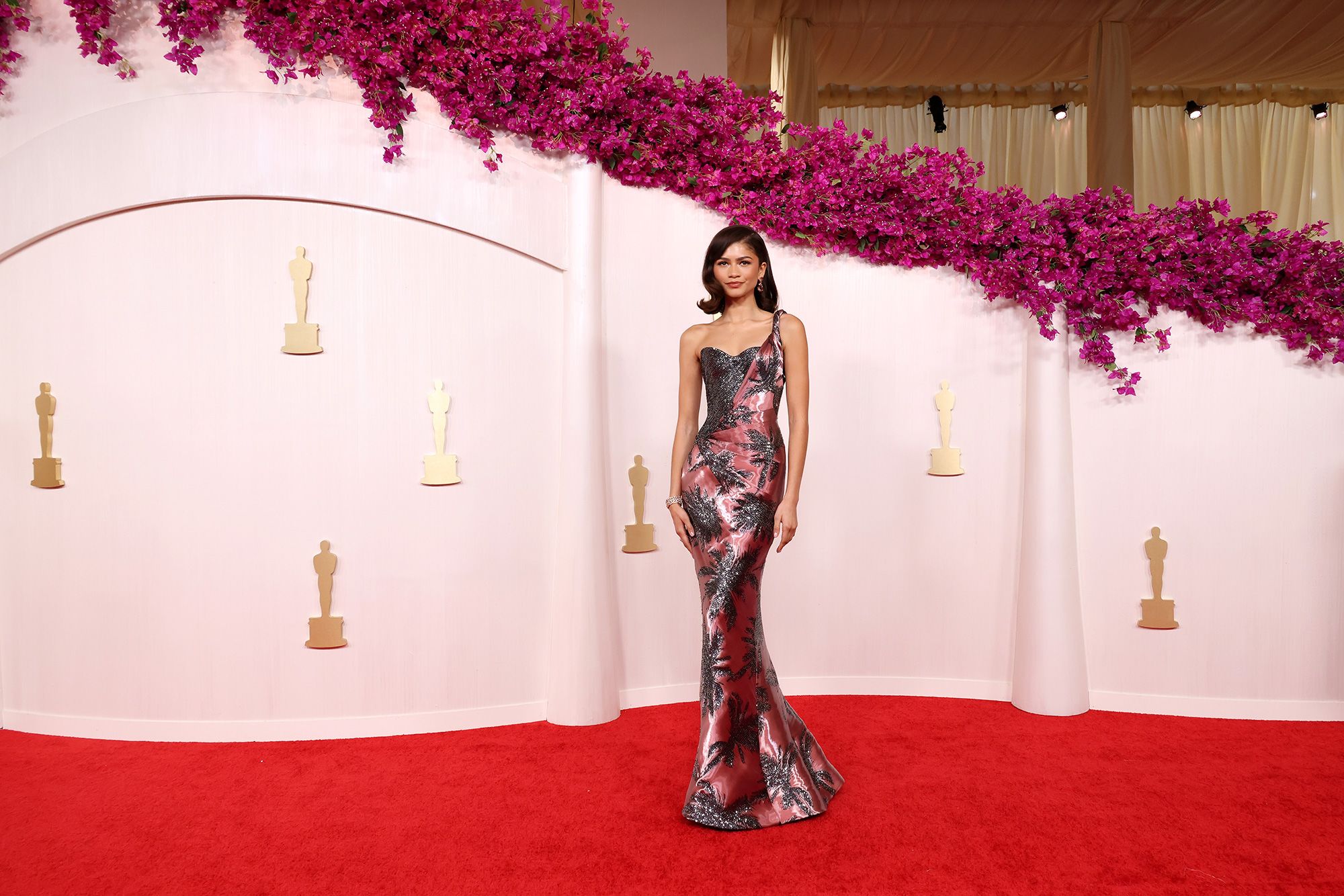 Oscars 2024: Red Carpet Glamour & Show-Stopping Looks